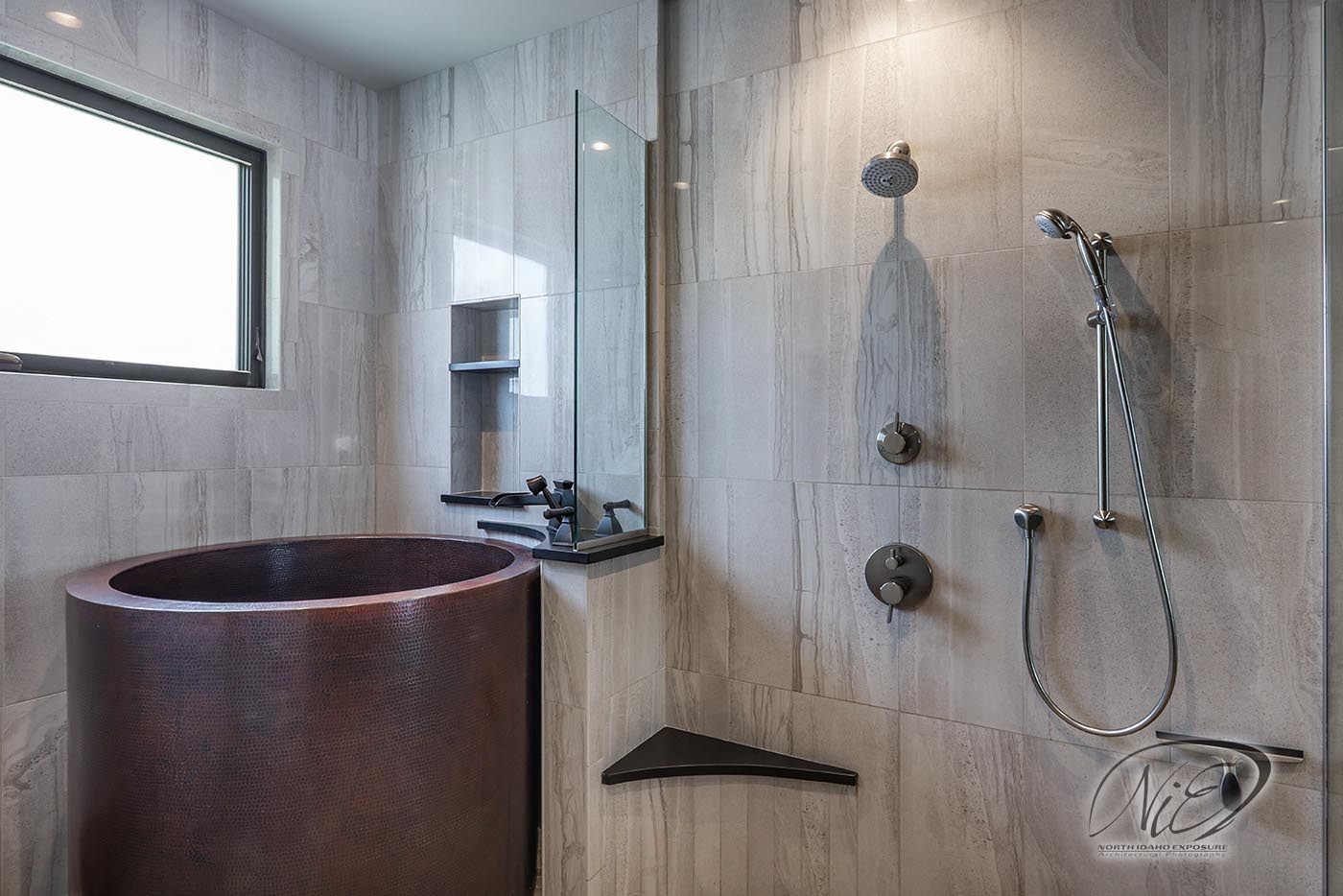 NIE - Architectural - Custom bathroom shot