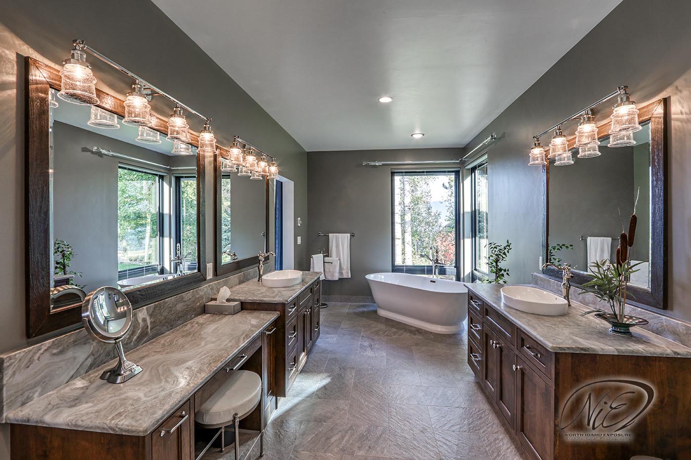 NIE - Architectural - Custom bathroom shot